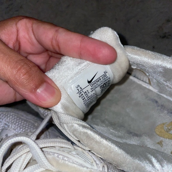 Nike White Sneakers Athletic Comfort - Picture 2 of 3